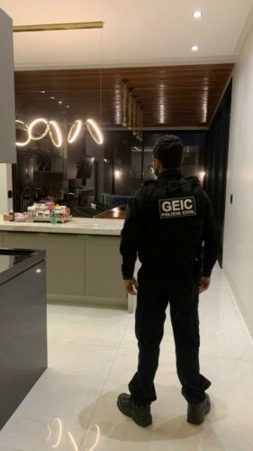 PCGO prende homem por venda clandestina de medicamento e apreende caneta emagrecedora em condomínio de luxo