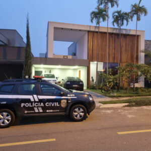 PCGO prende homem por venda clandestina de medicamento e apreende caneta emagrecedora em condomínio de luxo