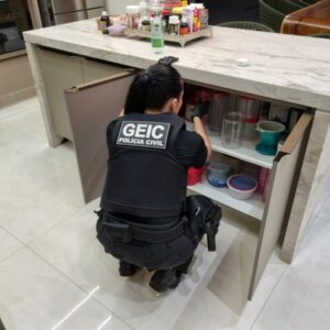 PCGO prende homem por venda clandestina de medicamento e apreende caneta emagrecedora em condomínio de luxo