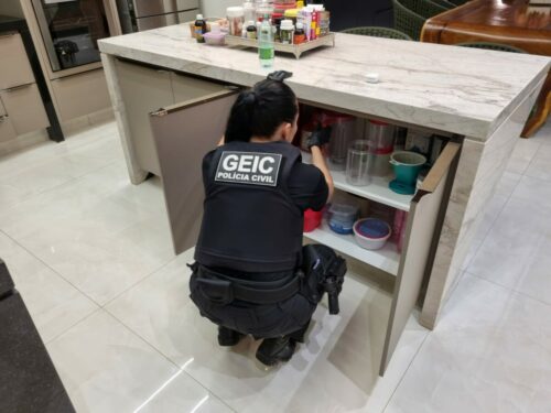 PCGO prende homem por venda clandestina de medicamento e apreende caneta emagrecedora em condomínio de luxo
