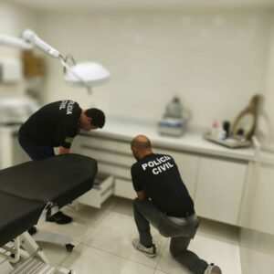 Polícia Civil cumpre mandado de busca em clínica odontológica onde pacientes sofreram lesões após procedimentos es