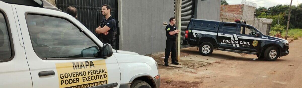 Polícia Civil e Min. da Agricultura cumprem buscas, em fábrica clandestina de Goianira, contra produção irregular de ração animal