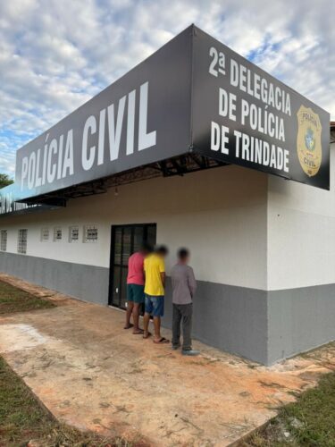 Polícia Civil prende tio e sobrinhos por tentativa de homicídio praticada após briga generalizada em um bar de Trindade