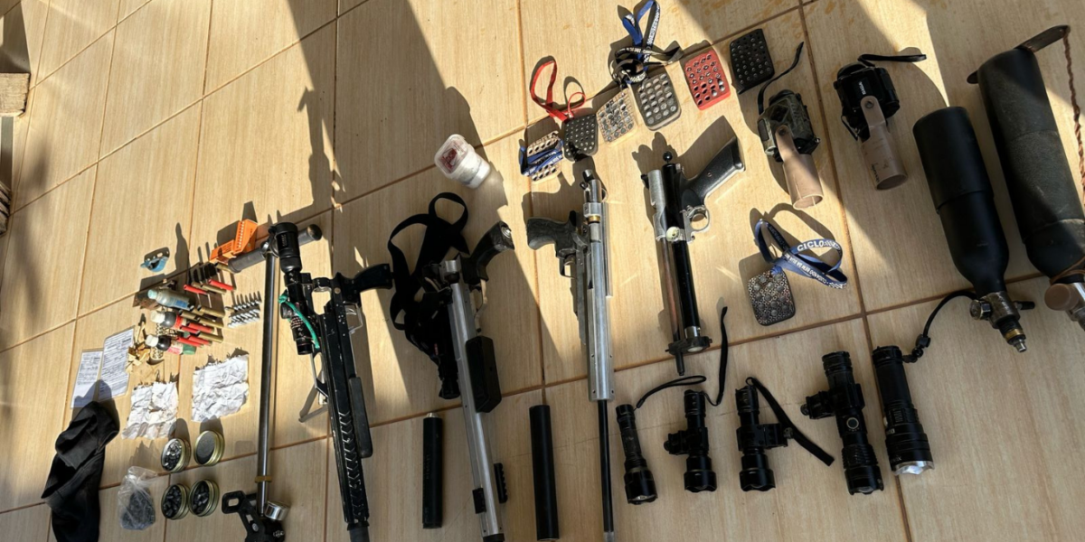 PCGO prende em flagrante dono de fábrica clandestina de armas; homem é investigado por atirar em cachorro