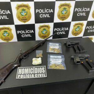 PCGO cumpre mandado em Luziânia e apreende armas, dinheiro e eletrônicos em operação contra estelionato digital