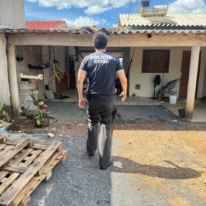 PCGO cumpre mandados contra suspeitos de aplicar golpe com cheques sem fundo na compra de gado