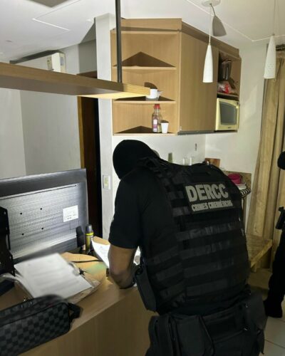 PCGO desarticula associação criminosa que fraudava dispositivos móveis sob promessa de “limpar o nome” de negativados