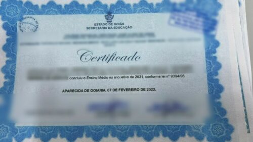 PCGO prende homem em flagrante por vender diplomas falsos em Goiânia