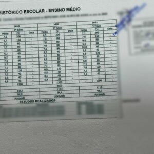 PCGO prende homem em flagrante por vender diplomas falsos em Goiânia