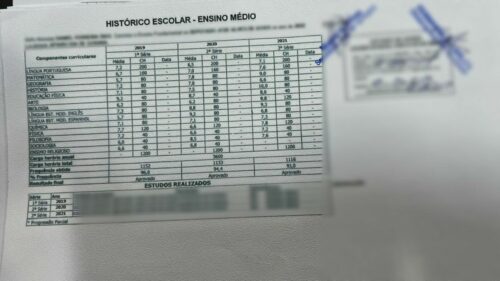 PCGO prende homem em flagrante por vender diplomas falsos em Goiânia