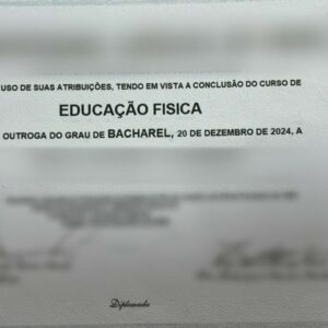 PCGO prende homem em flagrante por vender diplomas falsos em Goiânia