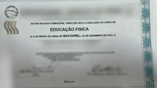 PCGO prende homem em flagrante por vender diplomas falsos em Goiânia