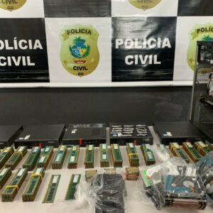 ‘Tela Azul’: PCGO prende investigado por receptação qualificado e apreende 334 itens de informática desviados do TJGO