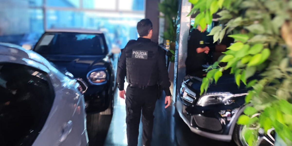 ‘Chave de Vidro’: PCCO prende suspeita de desviar R$ 2,5 milhões em venda de carros de luxo em Aparecida de Goiânia