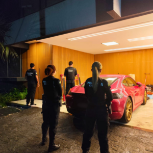 ‘Chave de Vidro’: PCCO prende suspeita de desviar R$ 2,5 milhões em venda de carros de luxo em Aparecida de Goiânia