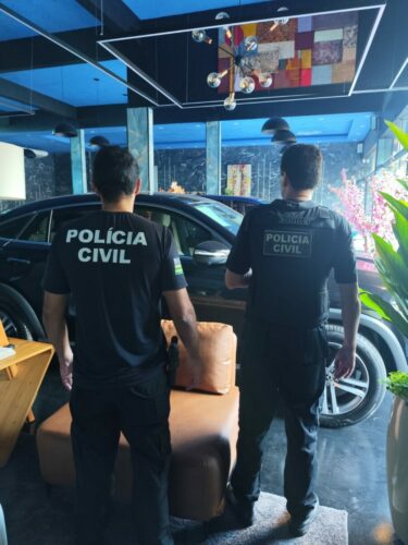 ‘Chave de Vidro’: PCCO prende suspeita de desviar R$ 2,5 milhões em venda de carros de luxo em Aparecida de Goiânia