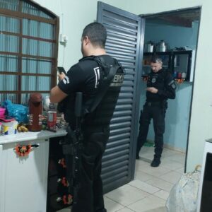 PCGO cumpre mandado de busca e apreensão em casa de adolescente investigado por armazenar pornografia infanto juvenil