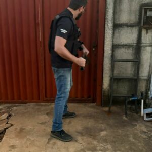 PCGO cumpre mandados e prende suspeito de tráfico em Ipameri