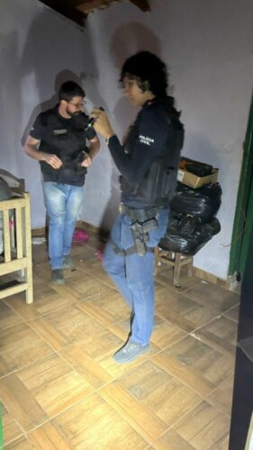 PCGO cumpre mandados e prende suspeito de tráfico em Ipameri