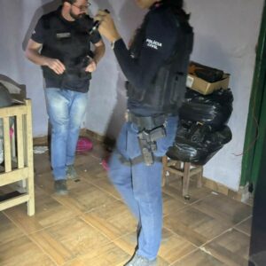 PCGO cumpre mandados e prende suspeito de tráfico em Ipameri