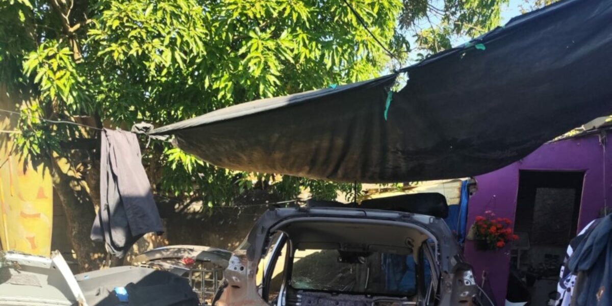 PCGO prende dupla em flagrante por desmanche clandestino de veículos em Aparecida de Goiânia