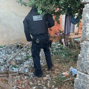 Polícia Civil prende investigado em flagrante por posse de arma de uso restr