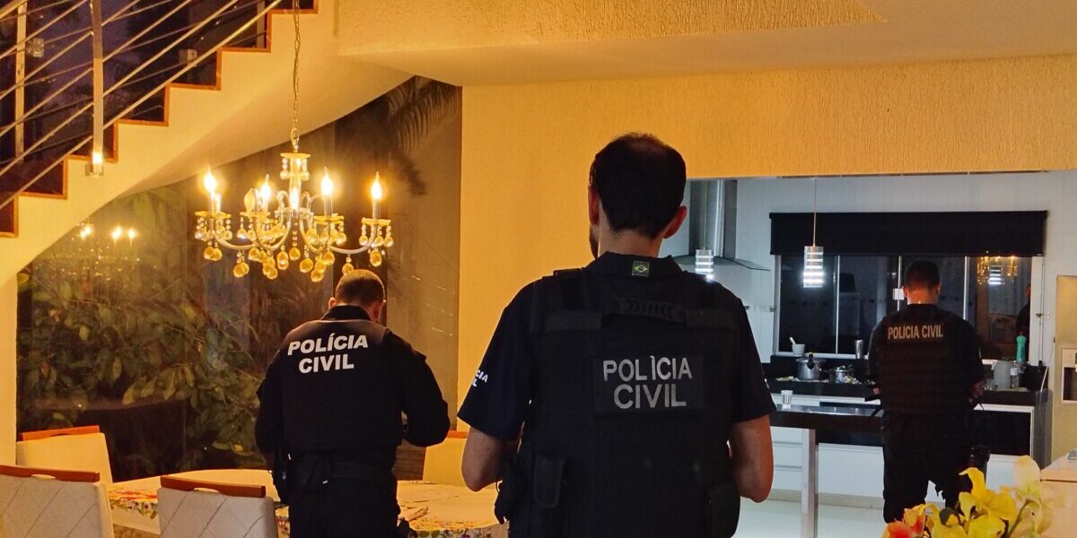 PCGO prende dono de transportadora e ex-funcionário de posto de combustível por R$ 45 milhões em notas fiscais falsas