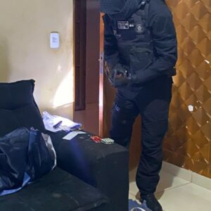 PCGO cumpre mandado de busca contra investigado por simular transação via PIX para fraudar compras em comércio