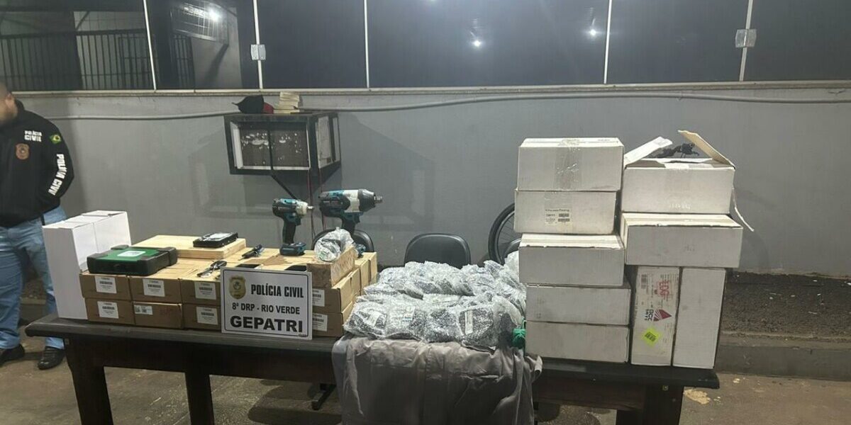 Operação integrada prende ex-funcionários de multinacional investigados por furtar R$ 700 mil em equipamentos agrícolas, em Rio Verde