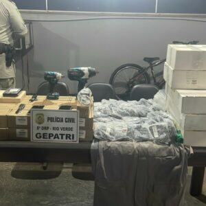 PCGO prende ex funcionários de multinacional investigados por furtar R$ 700 mil em equipamentos agrícolas, em Rio Verde