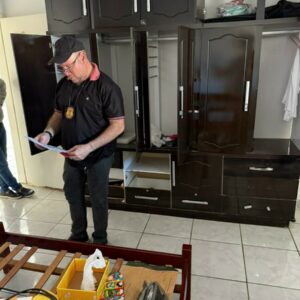 PCGO prende homem por violência doméstica, ameaças e extorsão contra sua própria mãe em Uruaçu