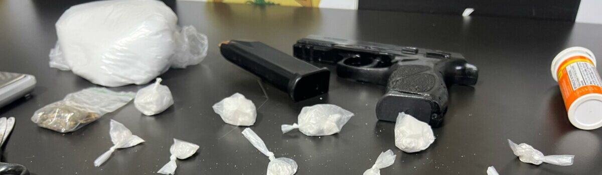 PCGO prende traficante que utilizava adolescente para vender drogas perto de escolas, em Valparaíso