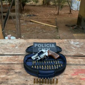 Polícia Civil prende condenado foragido por feminicídio brutal e apreende arsenal com mais de 600 munições e várias armas 
