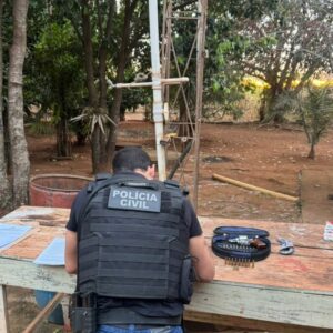 Polícia Civil prende condenado foragido por feminicídio brutal e apreende arsenal com mais de 600 munições e várias armas 