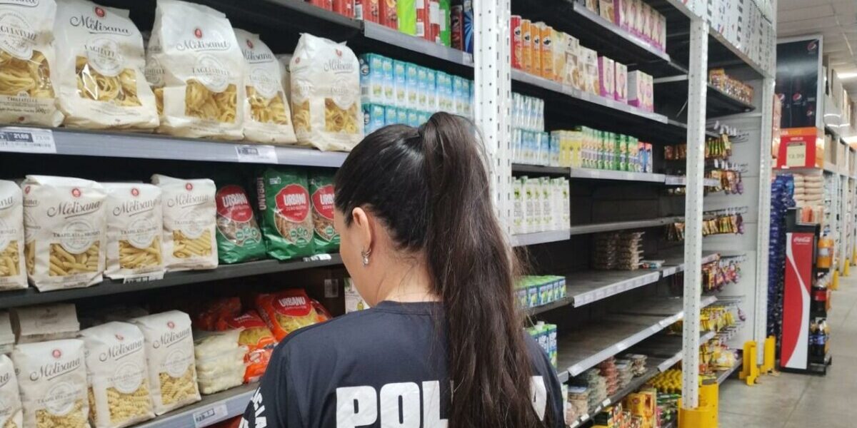 Operação Olho Vivo: PCGO e Vigilância Sanitária apreendem meia tonelada de alimentos impróprios para consumo em Goiânia