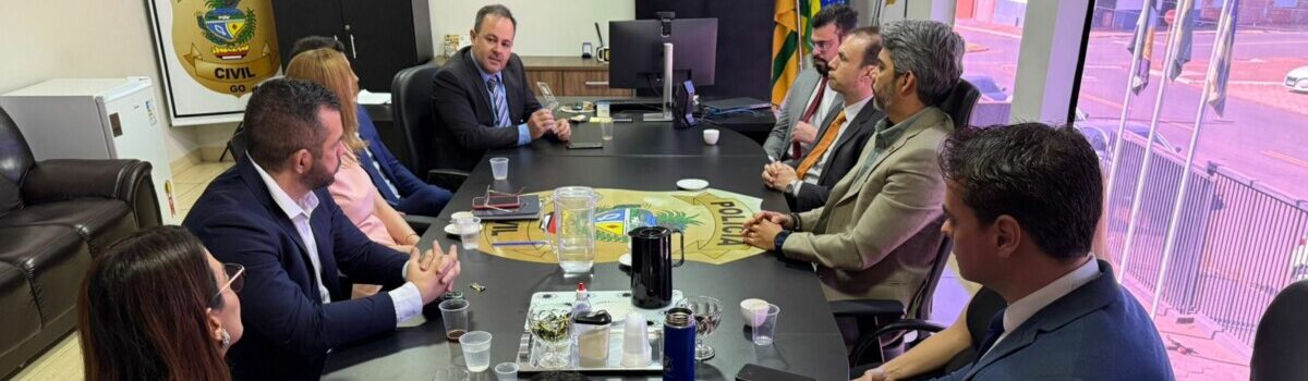 PCGO alinha ações com Judiciário em Jataí para fortalecer proteção às mulheres no Agosto Lilás