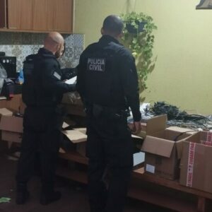 PCGO cumpre mandado de busca e apreende diversos equipamentos eletrônicos e de telecomunicação