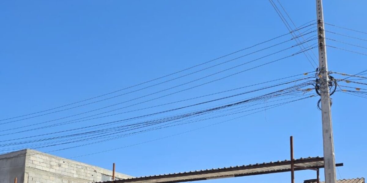 PCGO cumpre mandado de busca em ponto de reciclagem usado para receptação de cabos telefônicos furtados, em Caldas Novas