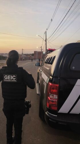 PCGO cumpre mandados de busca e apreensão e prende duas pessoas por tráfico de drogas