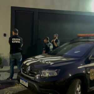 PCGO cumpre mandados de busca e apreensão e prende duas pessoas por tráfico de drogas