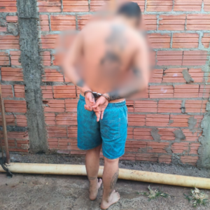 PCGO cumpre mandados de busca e apreensão e prende duas pessoas por tráfico de drogas