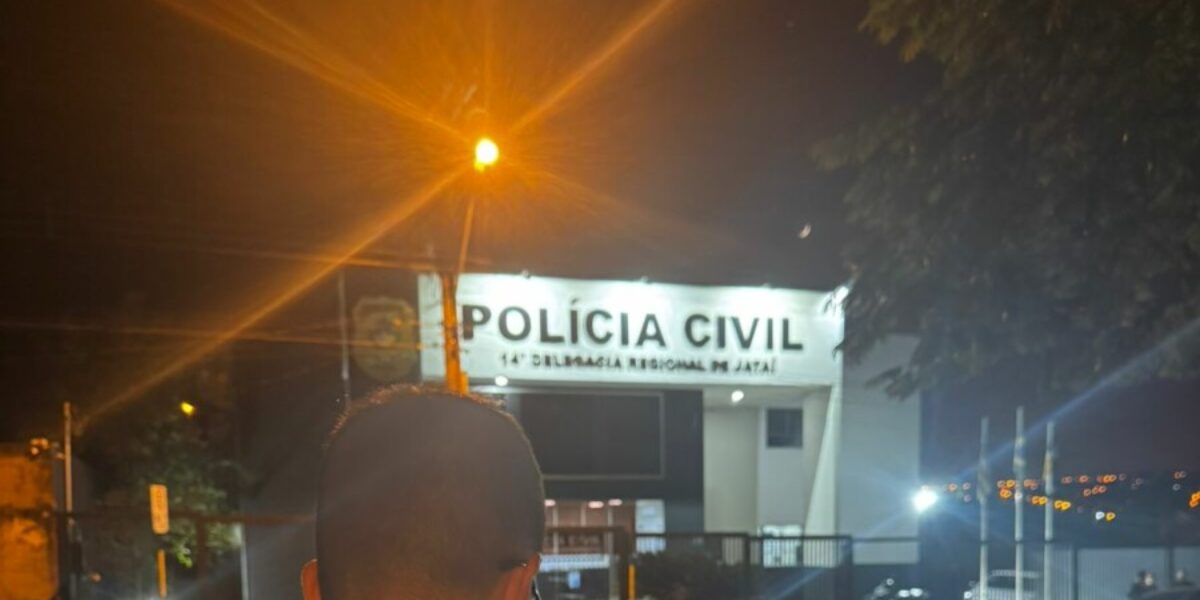 PCGO cumpre mandados de busca e apreensão e prende duas pessoas por tráfico de drogas
