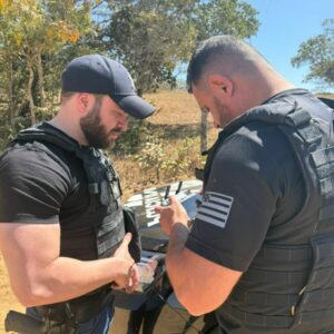 PCGO prende dois suspeitos por tentativa de homicídio em bar de Cristalina