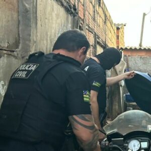 PCGO prende duas pessoas e cumpre quatro mandados de busca e apreensão durante operação de combate ao tráfico de drogas