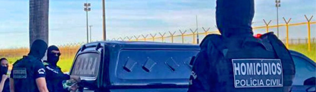 PCGO prende dupla por matar músico a chutes em linha de ônibus de Goiânia