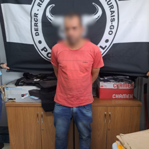 PCGO prende homem envolvido em roubo em propriedade rural de Abadiânia