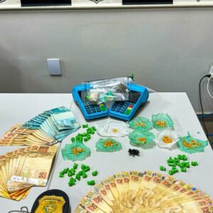 PCGO prende quatro pessoas por tráfico e apreende drogas em Águas Lindas de Goiás