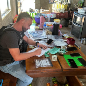 PCGO prende quatro pessoas por tráfico e apreende drogas em Águas Lindas de Goiás