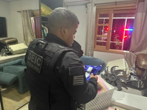 PCGO sequestra R$ 1 milhão e cumpre mandados em GO, MG e SC contra grupo que aplicava golpes com carros de luxo