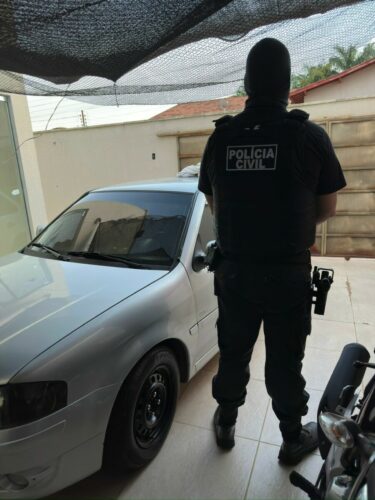 PCGO sequestra R$ 1 milhão e cumpre mandados em GO, MG e SC contra grupo que aplicava golpes com carros de luxo
